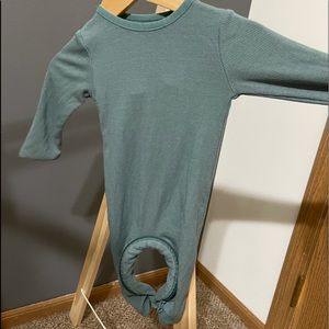 One piece w/ zipper access! 6-12 month